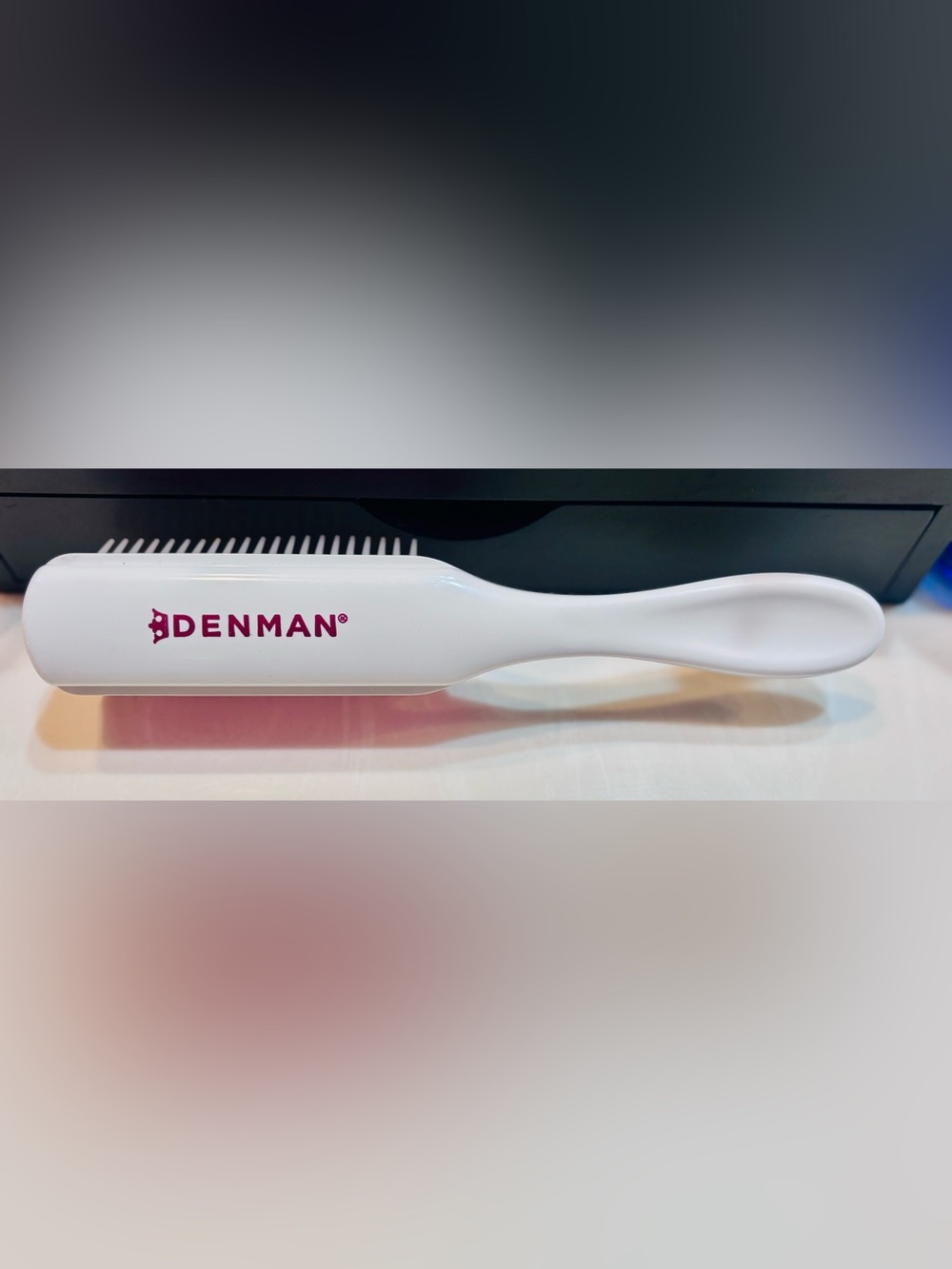 Denman D3 7-row hairbrush in white with pink